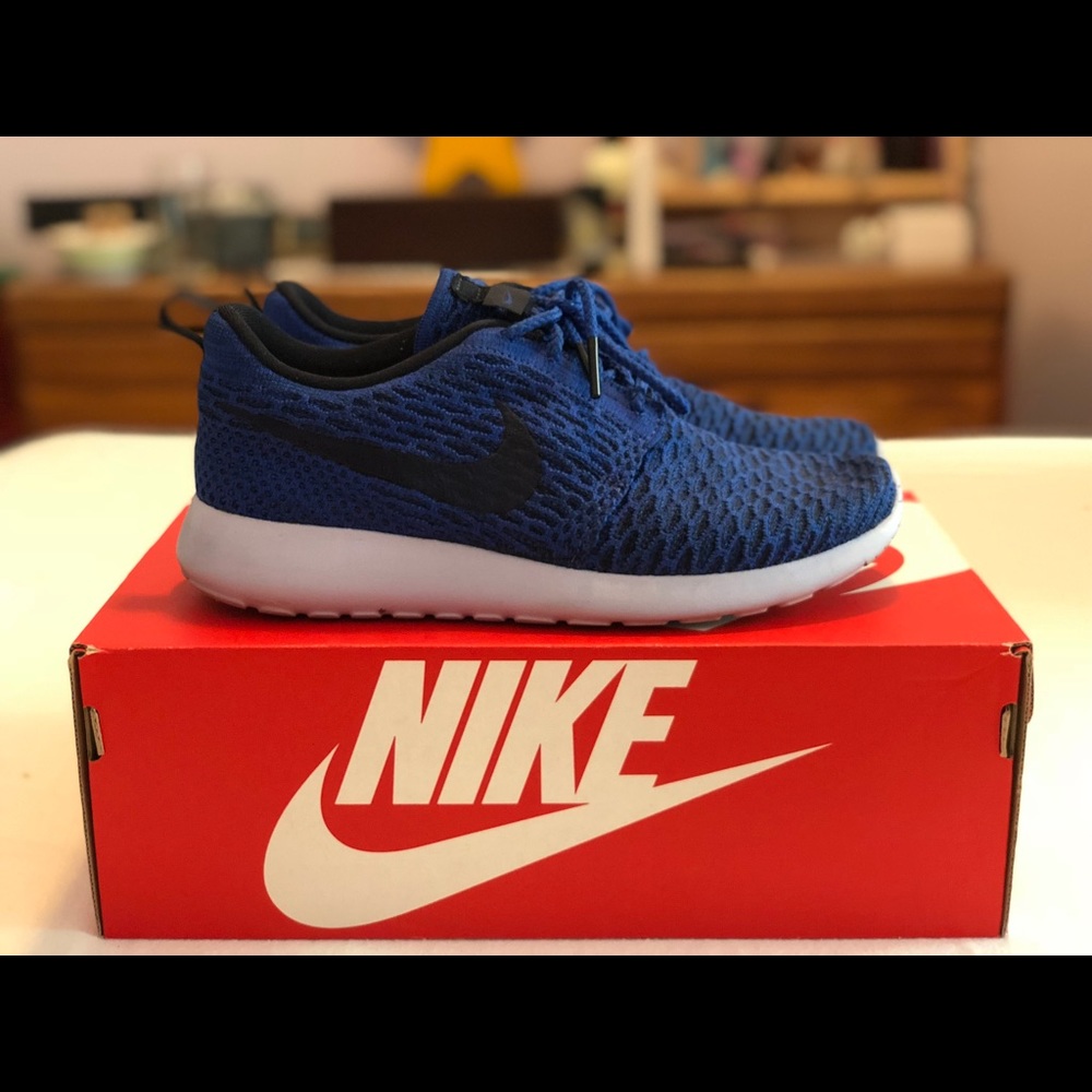 Women’s 8.5 roshe one flyknit